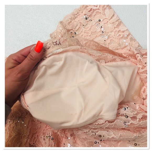 Sequin Hearts blush pink one shoulder lace dress - Picture 4 of 6